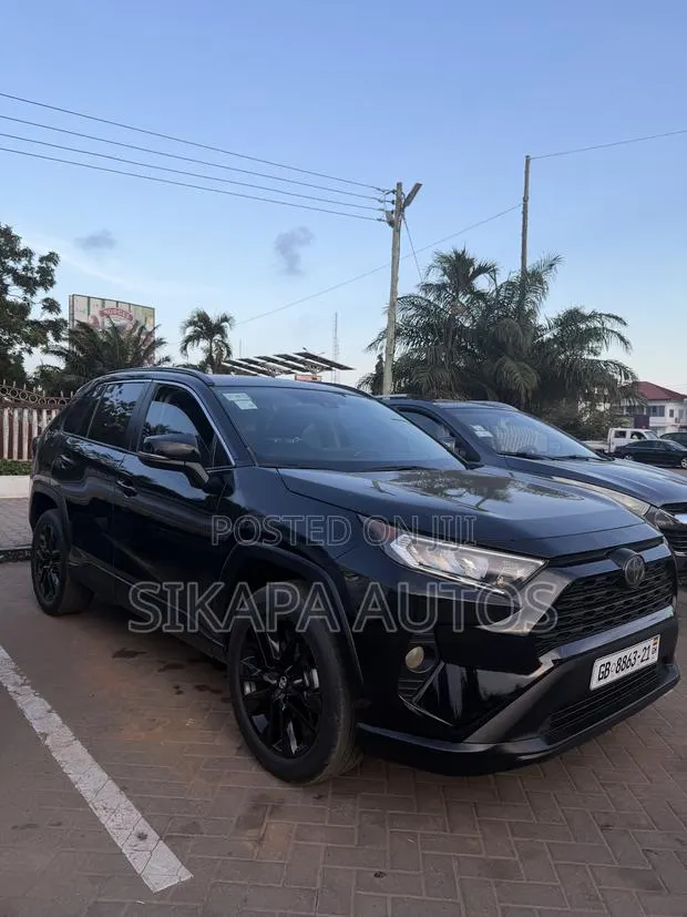 Toyota RAV4 XLE Premium AWD 2020 Black · Photo 1