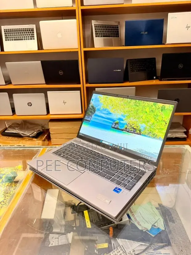 Laptop HP ZBook Firefly G8 16GB Intel Core i7 SSD 256GB · Photo 1