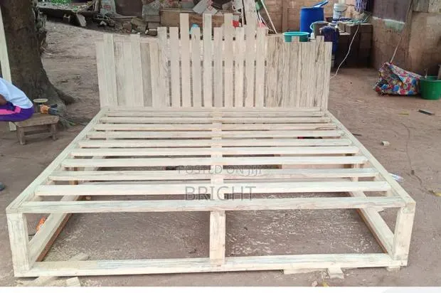 Queen Size Bed Pallet · Photo 1