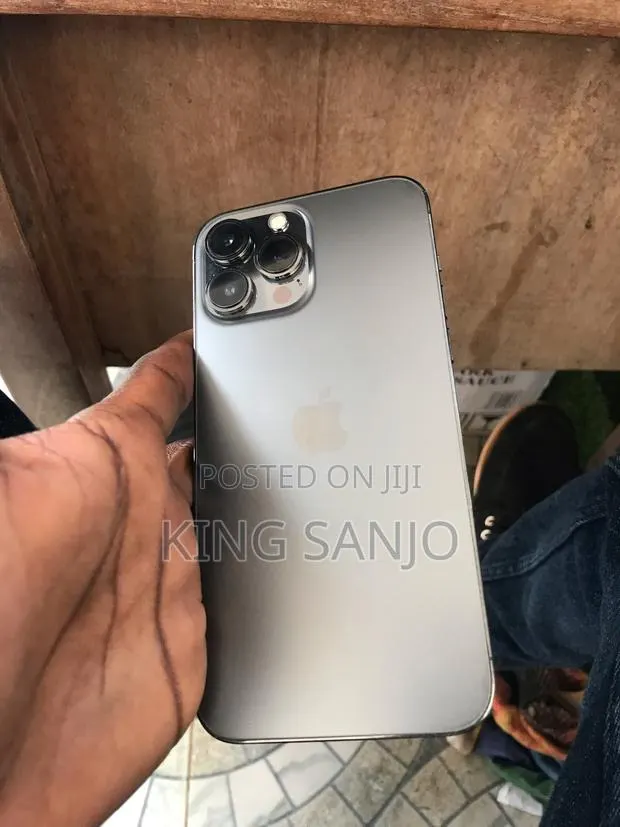 Apple iPhone 13 Pro Max 128 GB Graphite · Photo 1