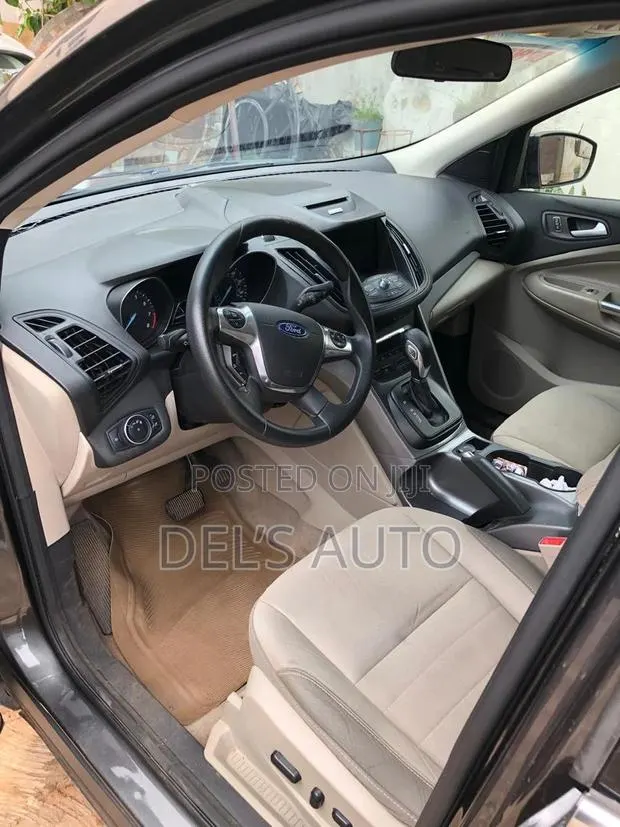 Ford Escape SE 4x4 2016 Gray · Photo 1