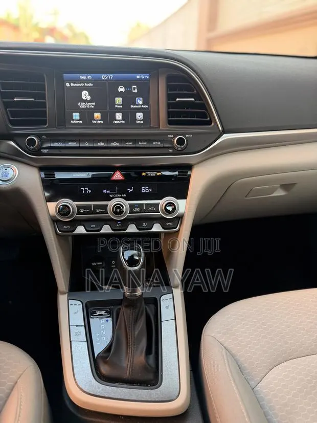 Hyundai Elantra Value Edition 2019 Black · Photo 1