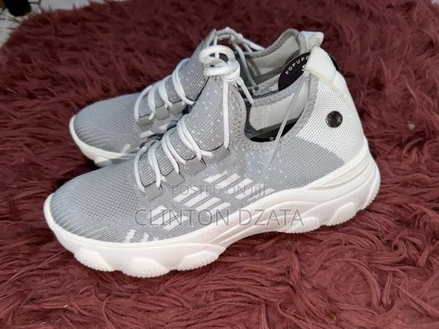 Unisex Sneaker · Photo 1