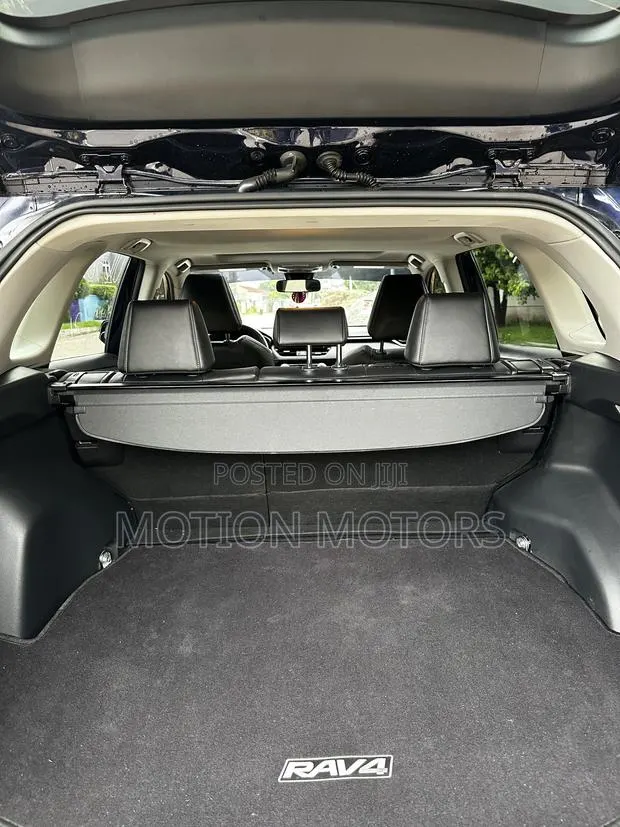 Toyota RAV4 XLE Premium AWD 2019 · Photo 1