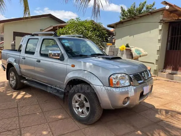 Nissan Hardbody 2017 Silver · Photo 1