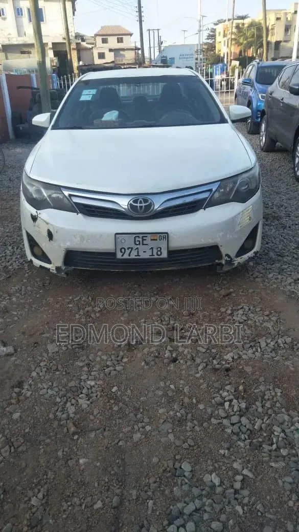 Toyota Camry 2014 White · Photo 1