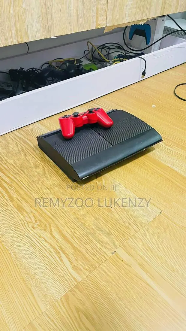 Ps3 Super Slim · Photo 1