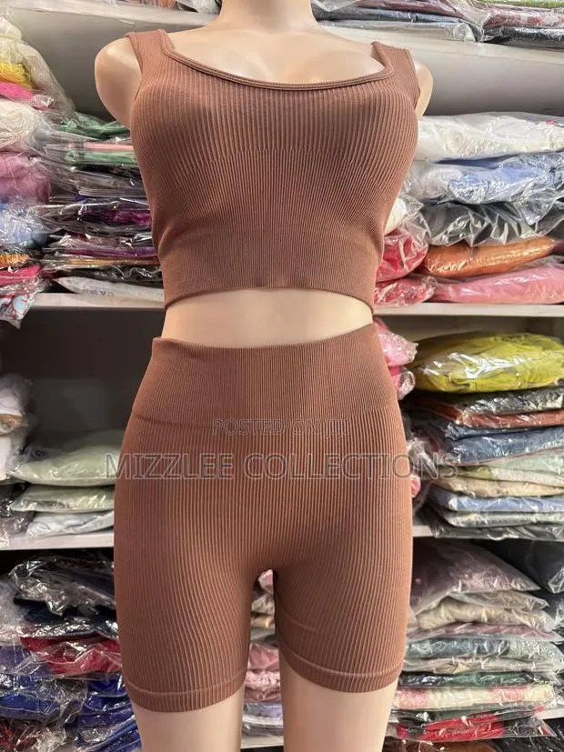 Quality Gym Top and Shorts in S-2xl · Photo 1