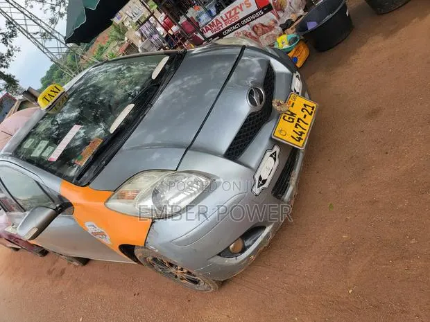 Toyota Vitz 2010 Brown · Photo 1