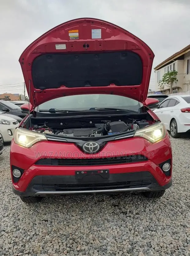 Toyota RAV4 XLE AWD (2.5L 4cyl 6A) 2017 Red · Photo 1