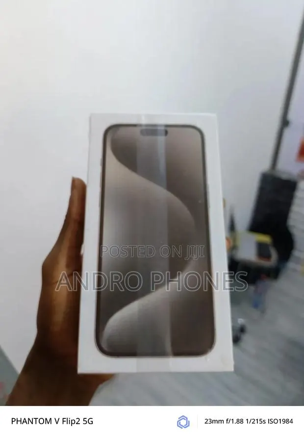 New Apple iPhone 15 Pro Max 256 GB Gold · Photo 1
