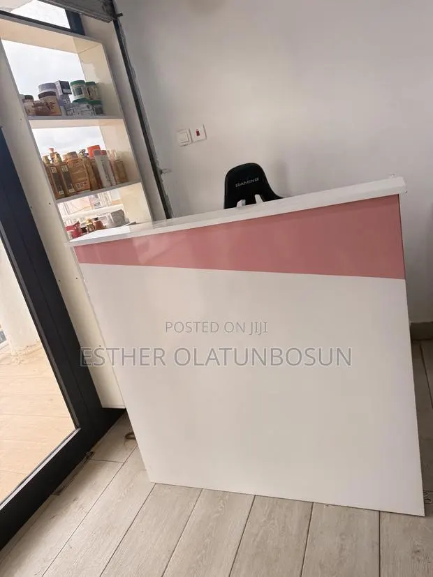 Quality Modern Receptionist Desk · Photo 1