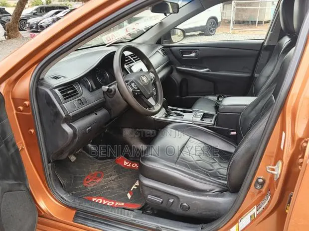 Toyota Camry 2015 Gold · Photo 1