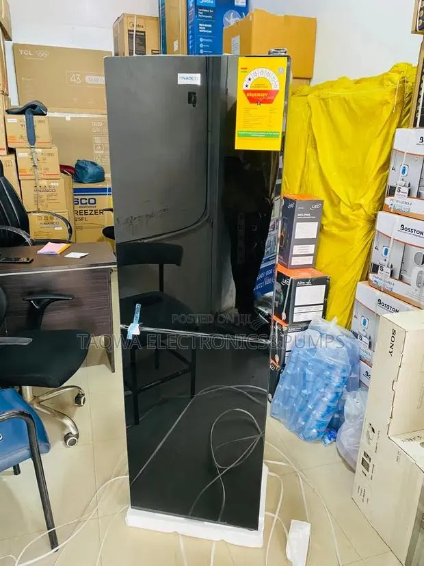 Black Mirror Nasco 196-Liter Refrigerator · Photo 1