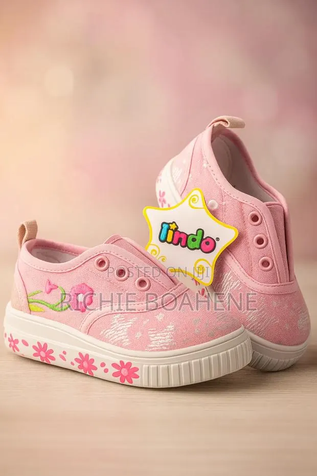 Kids Girl Shoe Size 22 · Photo 1