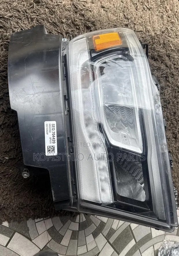 Dodge Ram Headlight · Photo 1