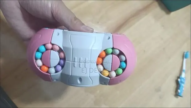 Eight Sided UFO Rotating Beads Puzzle · Photo 1