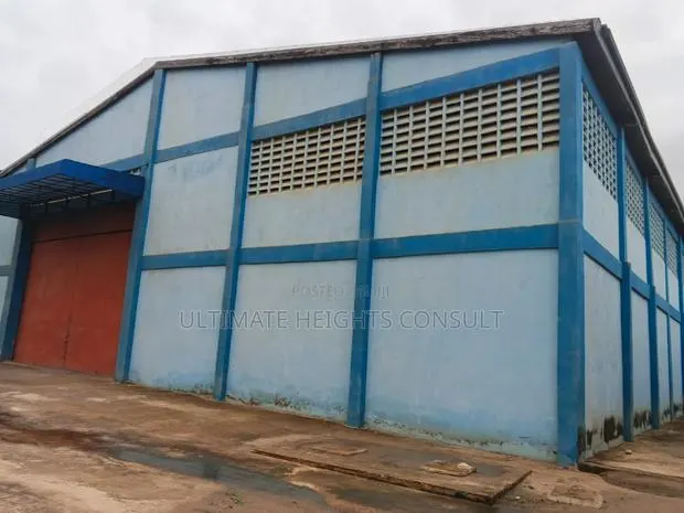 Warehouse 1500 Square Meters for Rent at Spintex · Photo 1