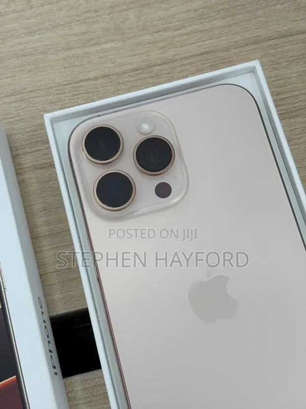 Apple iPhone 16 Pro Max 256 GB Gold · Photo 1