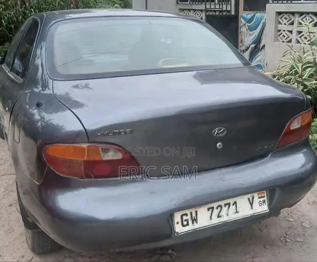 Hyundai Elantra Base Sedan 1998 Gray · Photo 1