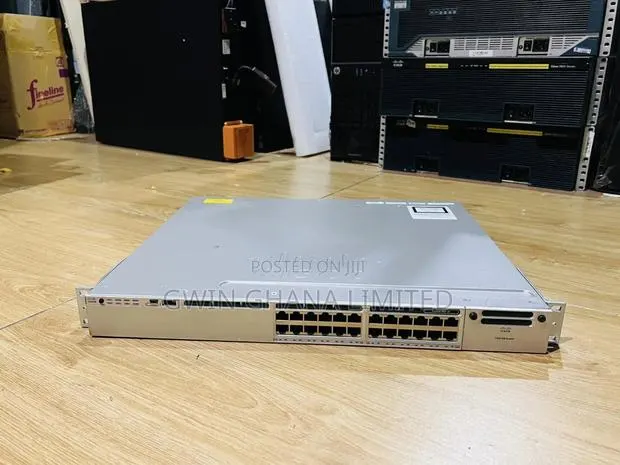 WS-C3850-24T-S, Cisco Catalyst 3850 Switch, 24xGE Ports/Ip Base · Photo 1