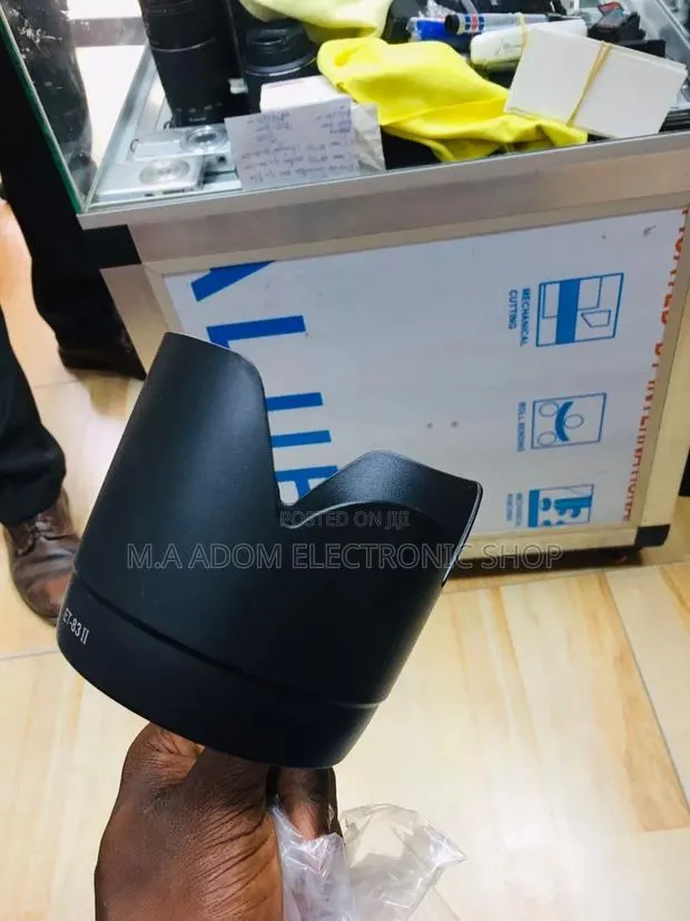 70-200mm F/2.8l IS II USM Lens Hood - ET-87 Equivalent · Photo 1