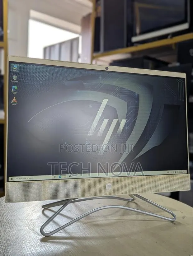 Desktop Computer HP 200 G4 22 All-in-One 8GB AMD HDD+SSD 128GB · Photo 1