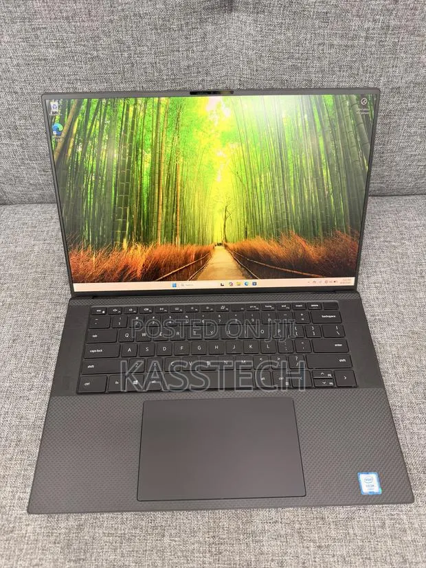 Laptop Dell Latitude 5550 32GB Intel Xeon SSD 256GB · Photo 1