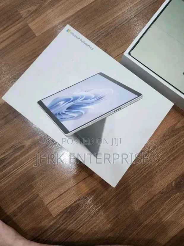 New Microsoft Surface Pro 256 GB Gray · Photo 1