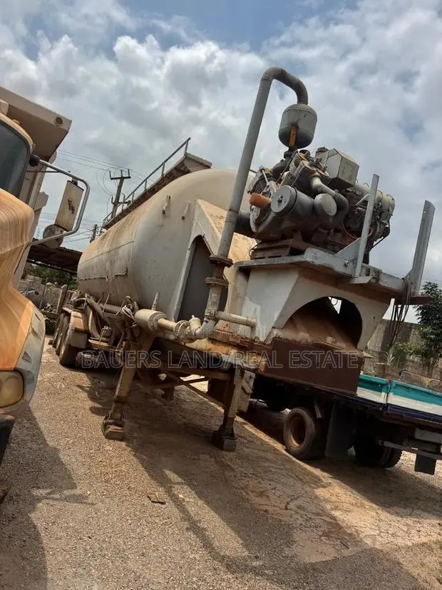 Bulk Cement Tanker Trailer · Photo 1