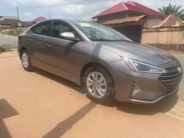 Hyundai Elantra 2020 Silver · Photo 1