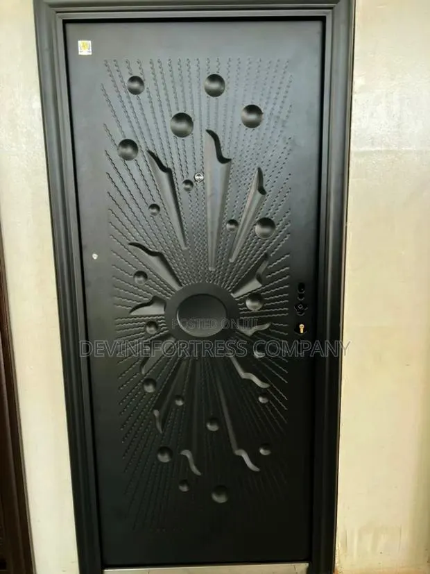 Quality Sed Rough Door For All Weather Conditions · Photo 1