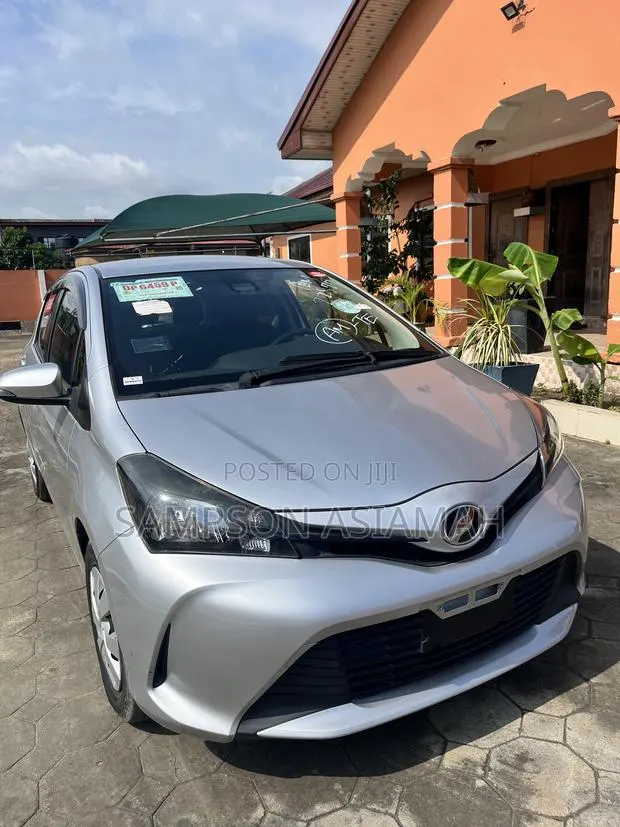 Toyota Vitz 1.3 AWD 3dr 2016 White · Photo 1