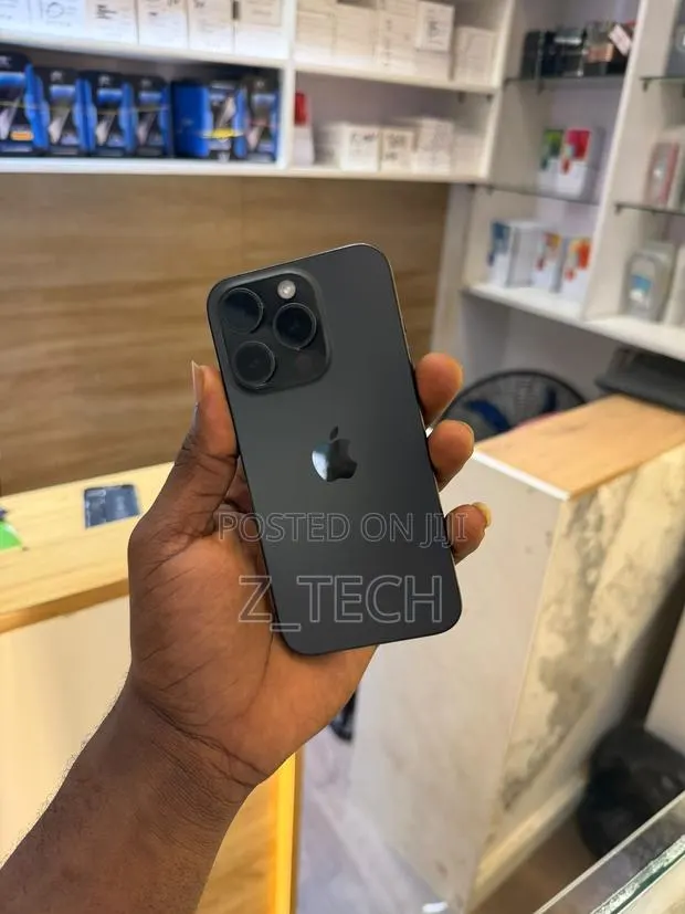 Apple iPhone 15 Pro 128 GB Black · Photo 1