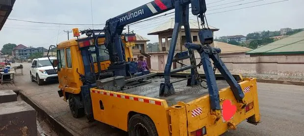 Hyundai Manlift Truck · Photo 1