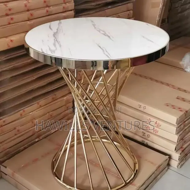Golden Luxury Cake Table · Photo 1