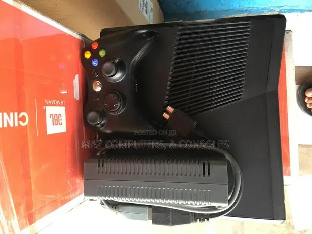 Xbox 360 Slim With 20 Crazy Games · Photo 1