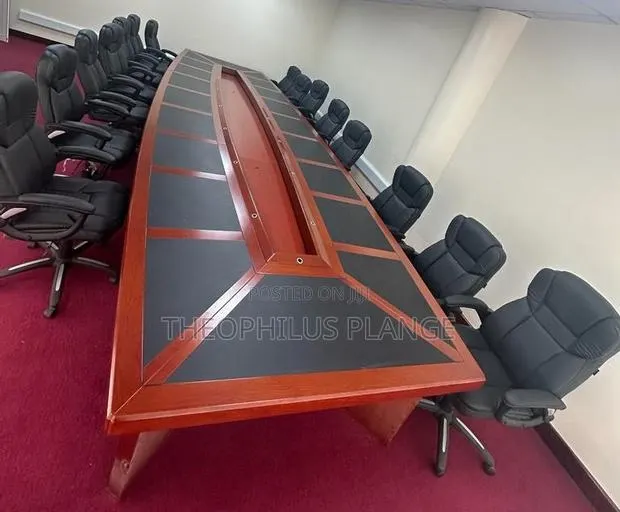 Executive Comference Table 24 Seater · Photo 1
