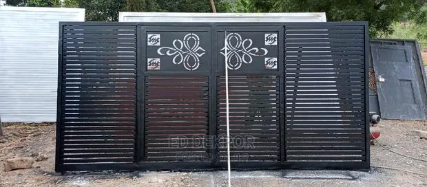 Sliver Sliding Gate · Photo 1