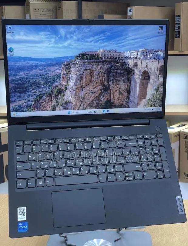 New Laptop Lenovo V15 G4 8GB Intel Core i5 SSD 512GB · Photo 1