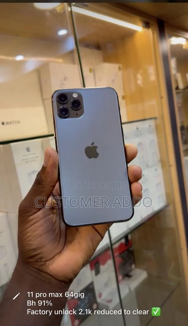 New Apple iPhone 11 Pro Max 64 GB Gold · Photo 1