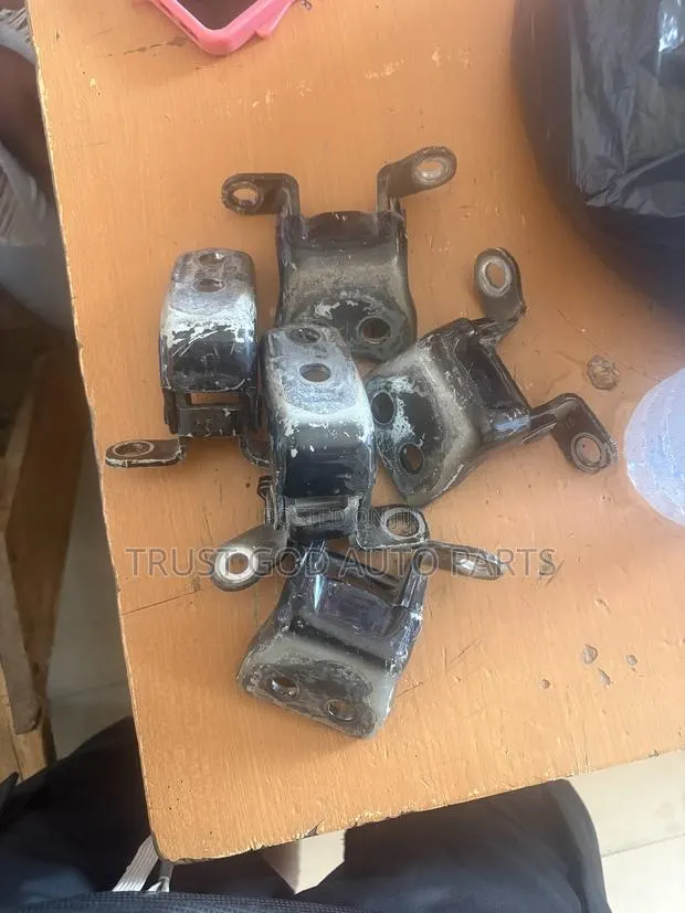 Honda Civic 2016-2021 Door Hinges · Photo 1