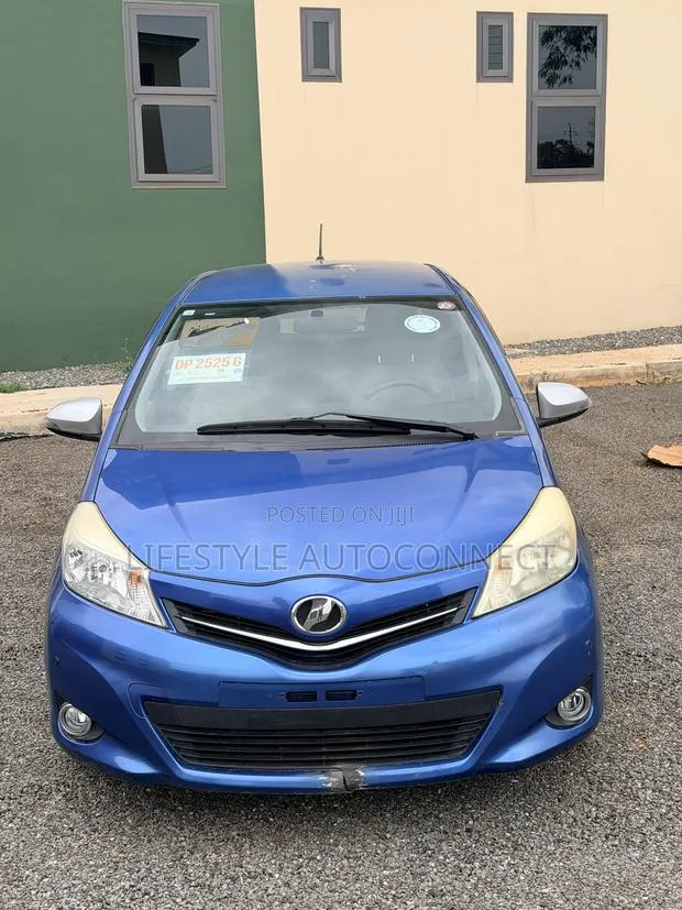 Toyota Vitz 2014 Blue · Photo 1