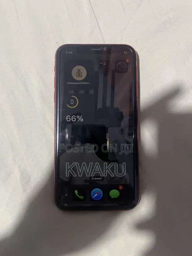 Apple iPhone 11 64 GB Red · Photo 1