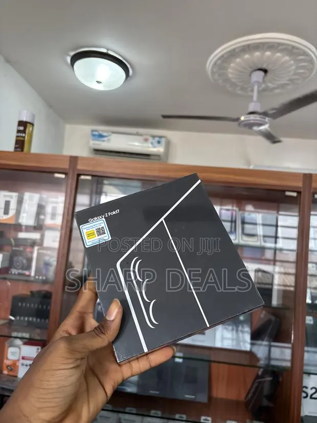 New Samsung Galaxy Z Fold7 256 GB Black · Photo 1