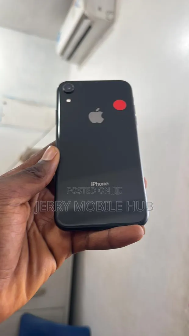 Apple iPhone XR 128 GB Black · Photo 1