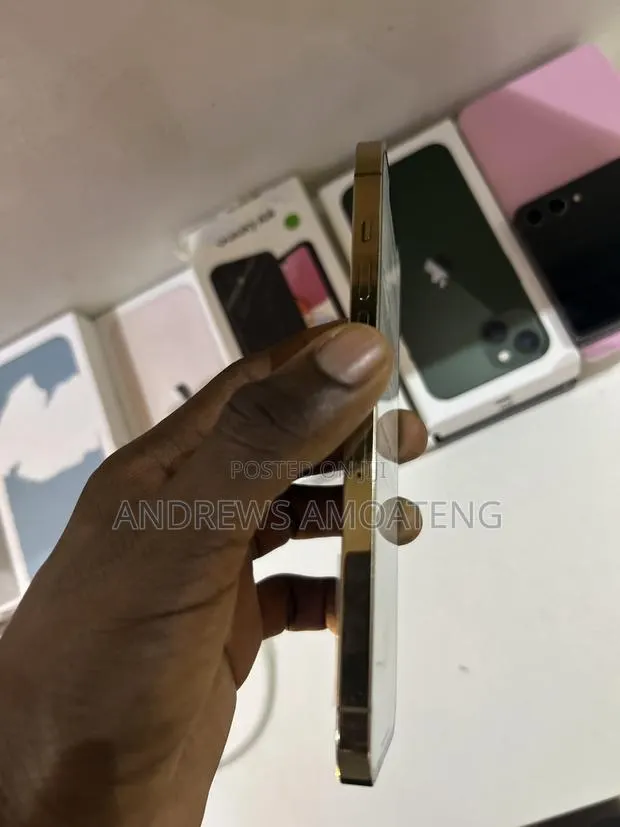 Apple iPhone 12 Pro Max 128 GB Gold · Photo 1