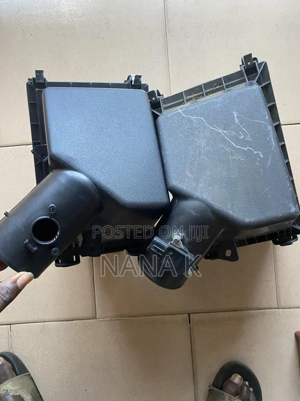 RAV4 2013,2014,2015,2016,2017,2018 Air Cleaner Box · Photo 1