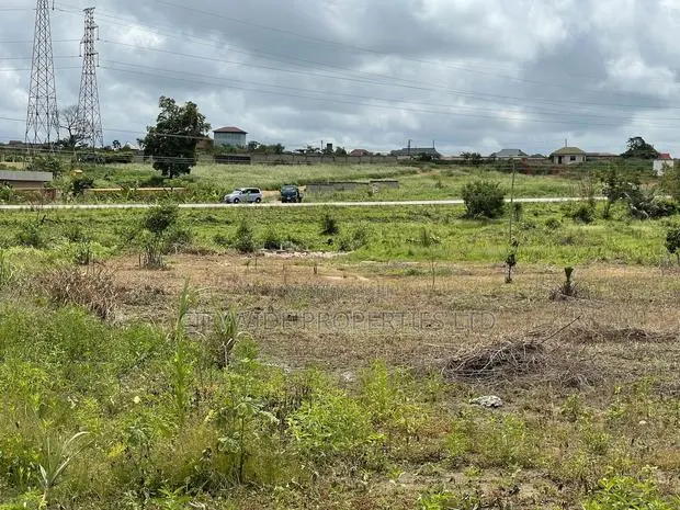 Accra-Kumasi Hwy Roadside Commercial Land for Sale at Ejisu, Kumasi · Photo 1