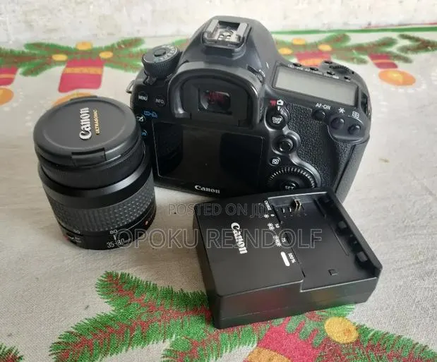 Canon 5D Mark Iii With 35-80mm Lens · Photo 1
